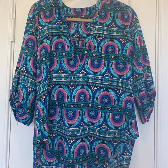❎SOLD❎BNWOT💘ZOUK:⭐️WOMEN’S FLOWY V CUT TRIBAL PRINT SHIRT💘 - Picture 9 of 10